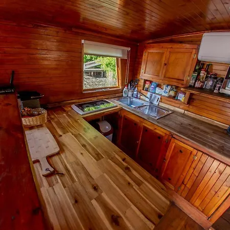 Ботель Bay Houseboats 3*
