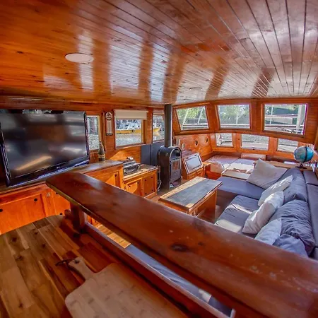 Ботель Bay Houseboats Прага