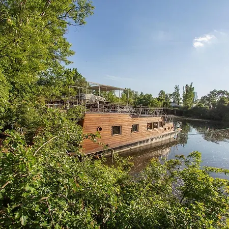 Ботель Bay Houseboats 3*