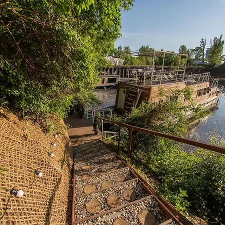 Bay Houseboats Ботель Прага