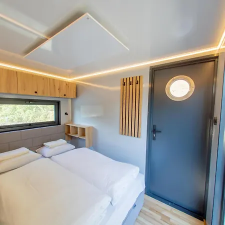 Ботель Bay Houseboats