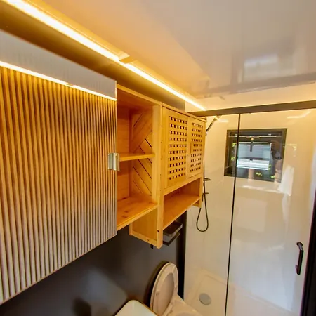 Bay Houseboats Ботель