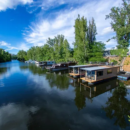 Ботель Bay Houseboats
