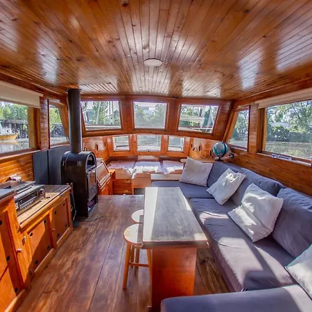 Bay Houseboats 3* Prague