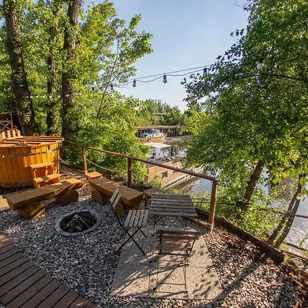 Πλωτό κατάλυμα Bay Houseboats