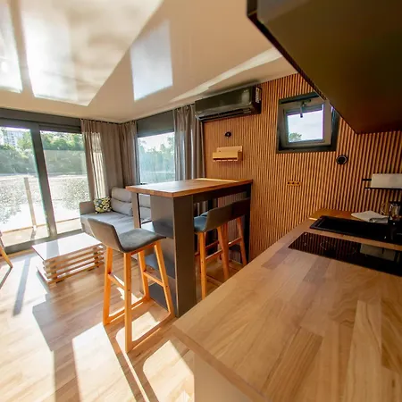 Båthotell Bay Houseboats Prag