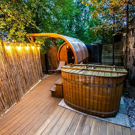 Bay Houseboats Båthotell 3*