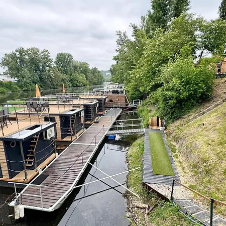 Bay Houseboats