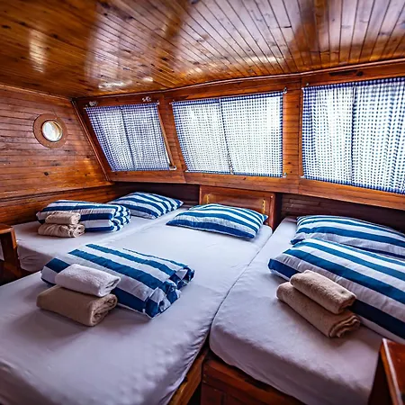 Bådhotel Bay Houseboats