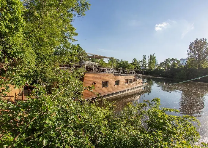 Bådhotel Bay Houseboats 3*