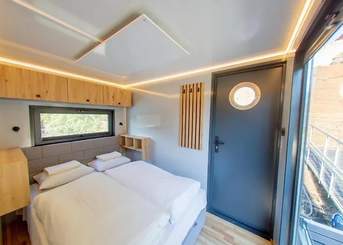 Bådhotel Bay Houseboats