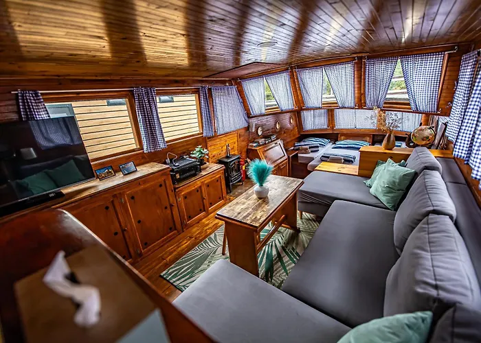 Bay Houseboats 3* Prag