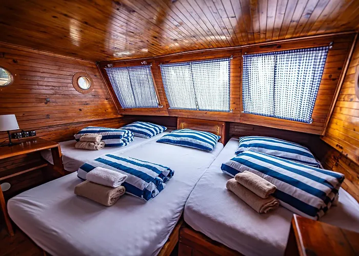 Bådhotel Bay Houseboats