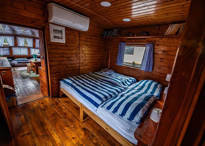 Bådhotel Bay Houseboats