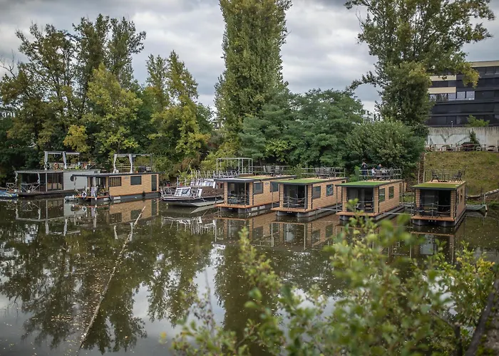 Bay Houseboats Bådhotel