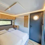 Πλωτό κατάλυμα Bay Houseboats