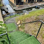 Bay Houseboats 3* براغ