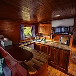 Bay Houseboats بوتيل 3*