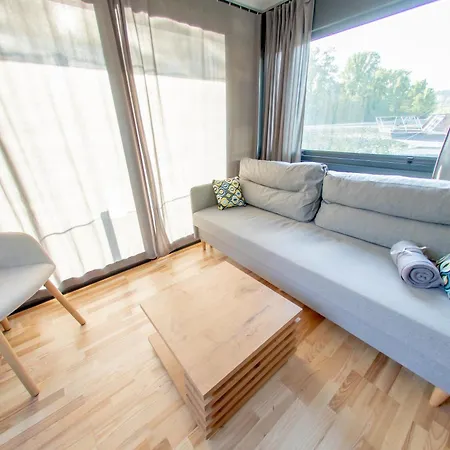 Botel Bay Houseboats Praag