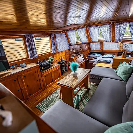 Bay Houseboats 3* Πράγα