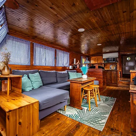 Bay Houseboats 3*