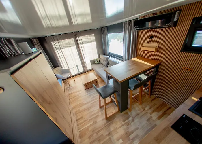 Bay Houseboats Botel Prag