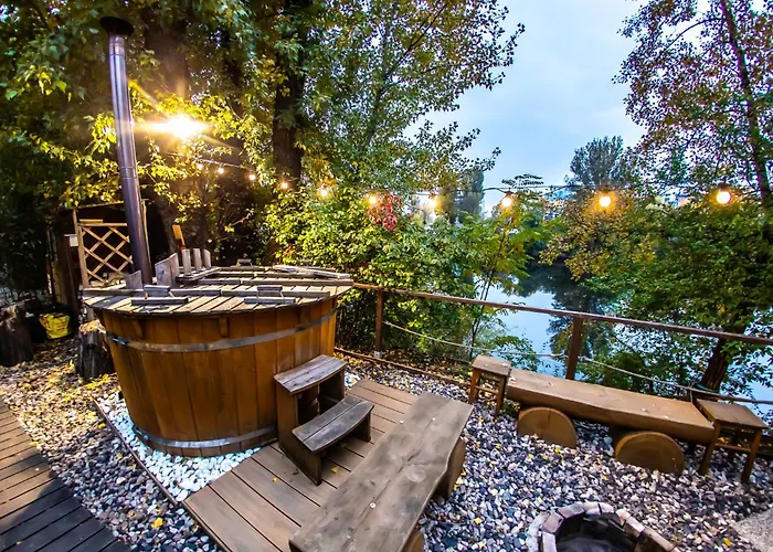 Bay Houseboats 3*