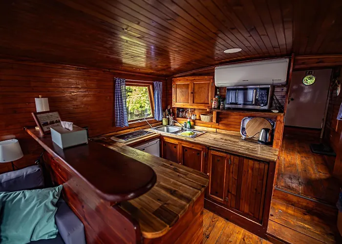 Bay Houseboats Botel 3*