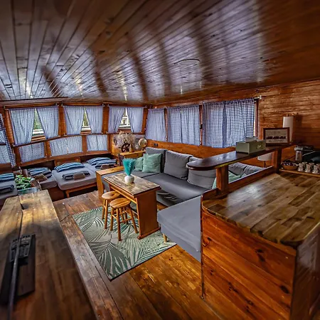 Bay Houseboats Ботель 3*